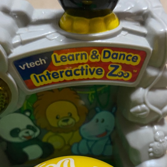 Vtech Learn & Dance Interactive Zoo - Picture 2 of 8